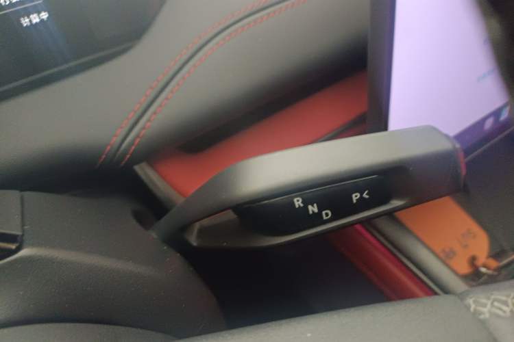 Used Xiaomi Auto SU7 2024 Rear-Drive Ultra-Long Range Advanced Pro-Level Intelligent Driving Version Gear Lever