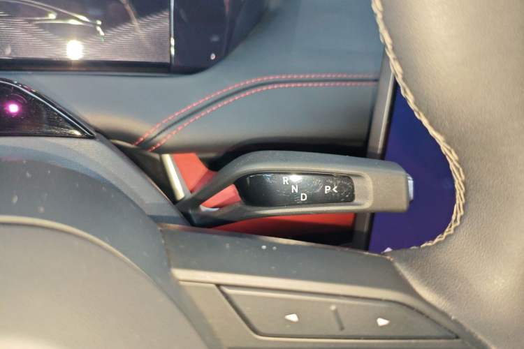 Used Xiaomi Auto SU7 2024 Four-Wheel Drive Ultra-Long Range Advanced Intelligent Driving Max Edition Gear Lever