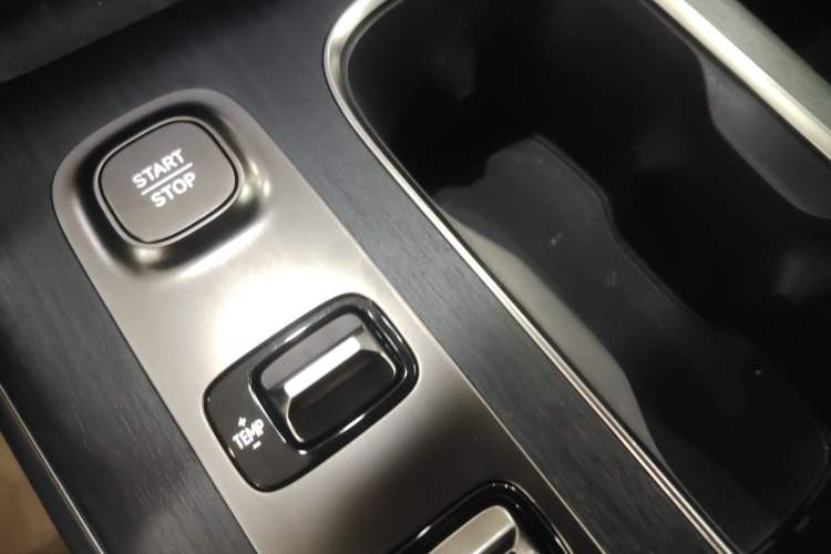 Used Xiaomi Auto SU7 2024 Rear-Drive Long-Range Intelligent Driving Version Interior 1