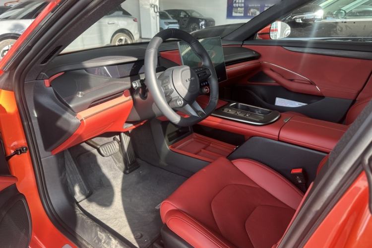 Used Xiaomi Auto SU7 2024 Rear-Drive Long-Range Intelligent Driving Version Interior 1