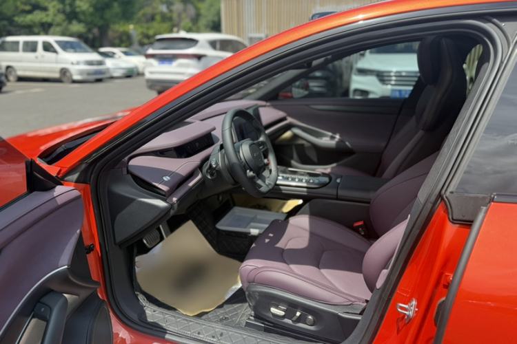 Used Xiaomi Auto SU7 2024 Four-Wheel Drive Ultra-Long Range Advanced Intelligent Driving Max Edition Interior 2