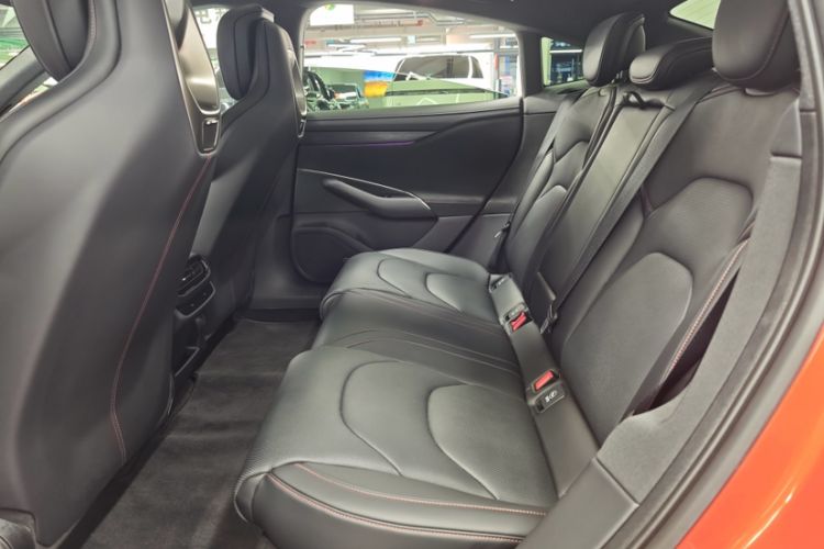 Used Xiaomi Auto SU7 2024 Rear-Drive Ultra-Long Range Advanced Pro-Level Intelligent Driving Version Interior 2