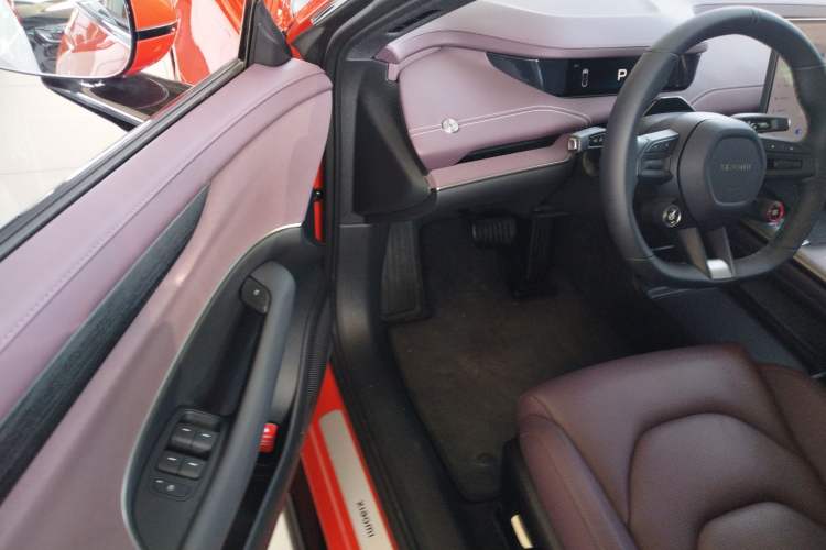Used Xiaomi Auto SU7 2024 Rear-Drive Ultra-Long Range Advanced Pro-Level Intelligent Driving Version Interior 3