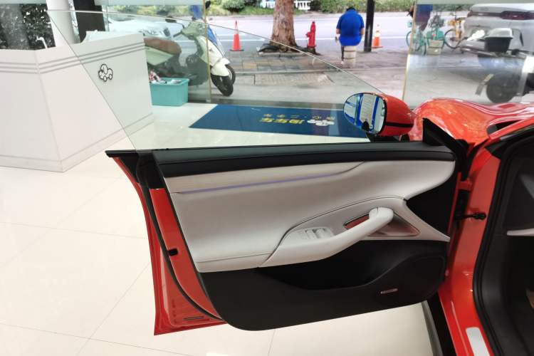 Used Xiaomi Auto SU7 2024 Four-Wheel Drive Ultra-Long Range Advanced Intelligent Driving Max Edition Left Front Door Interior