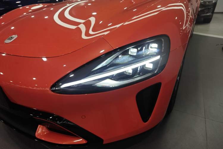 Used Xiaomi Auto SU7 2024 Rear-Drive Ultra-Long Range Advanced Pro-Level Intelligent Driving Version Left Front Headlight