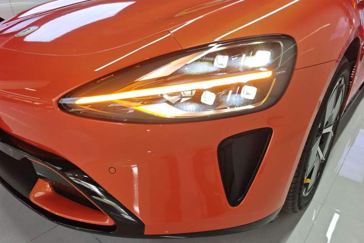 Used Xiaomi Auto SU7 2024 Rear-Drive Ultra-Long Range Advanced Pro-Level Intelligent Driving Version Left Front Headlight