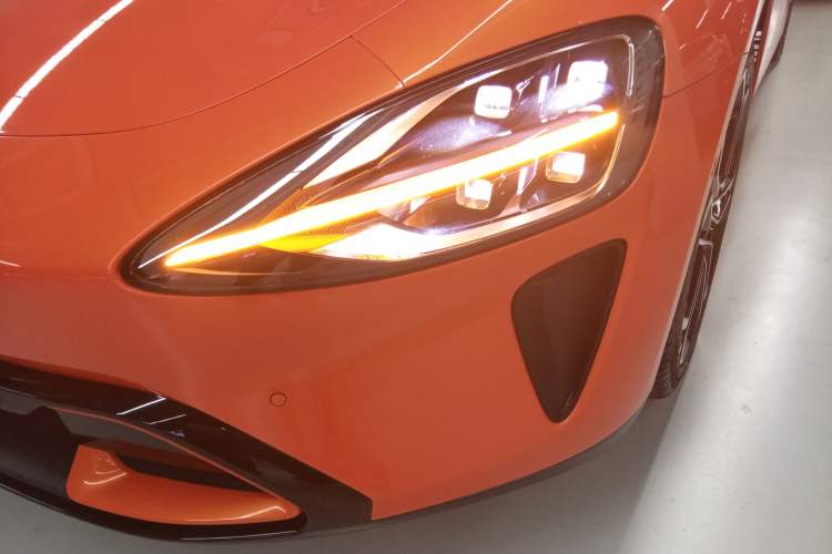Used Xiaomi Auto SU7 2024 Rear-Drive Ultra-Long Range Advanced Pro-Level Intelligent Driving Version Left Front Headlight