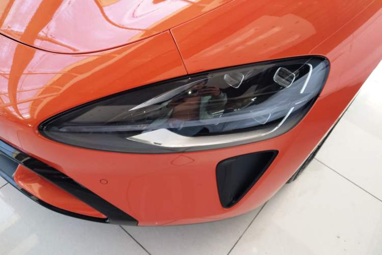 Used Xiaomi Auto SU7 2024 Rear-Drive Ultra-Long Range Advanced Pro-Level Intelligent Driving Version Left Front Headlight
