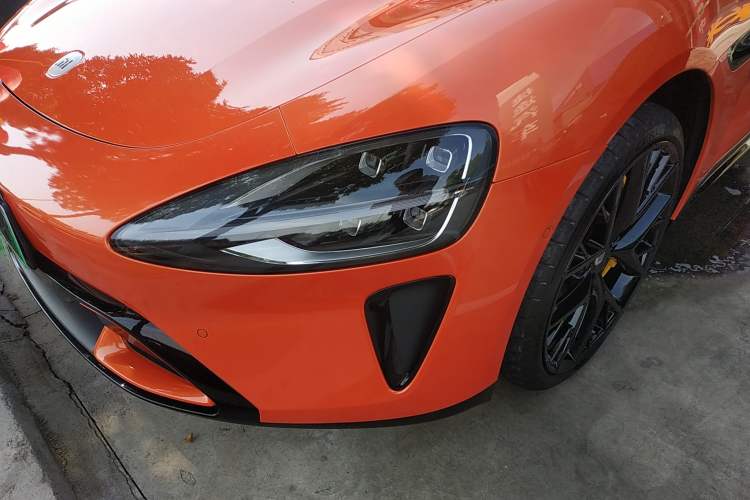 Used Xiaomi Auto SU7 2024 Four-Wheel Drive Ultra-Long Range Advanced Intelligent Driving Max Edition Left Front Headlight
