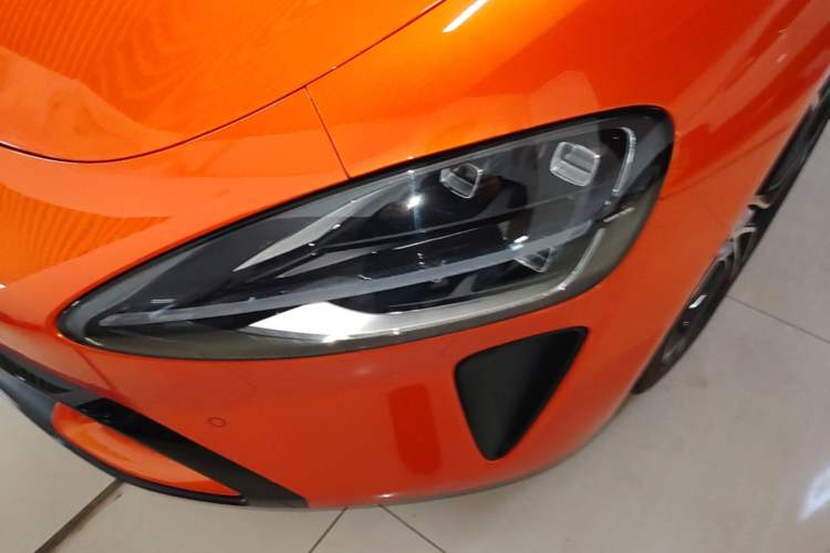 Used Xiaomi Auto SU7 2024 Rear-Drive Ultra-Long Range Advanced Pro-Level Intelligent Driving Version Left Front Headlight