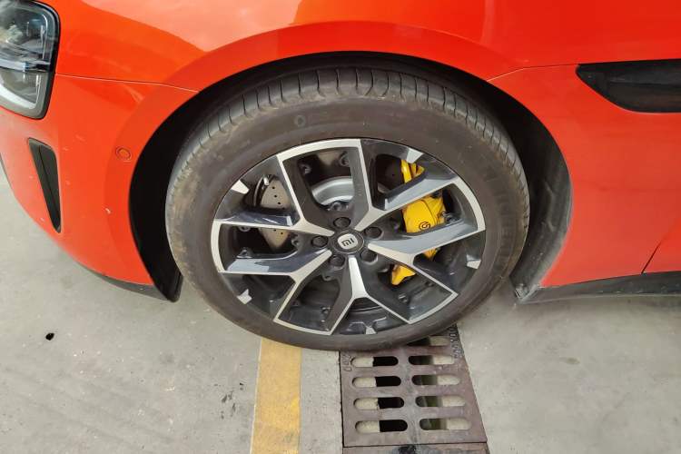 Used Xiaomi Auto SU7 2024 Four-Wheel Drive Ultra-Long Range Advanced Intelligent Driving Max Edition Left Front Wheel Hub