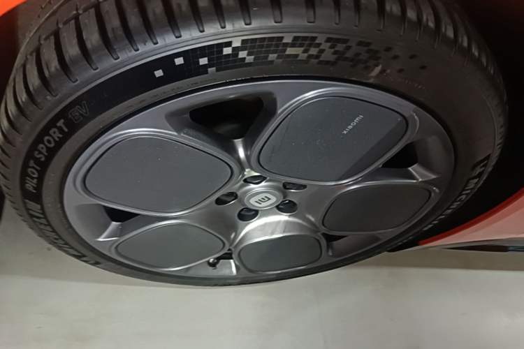 Used Xiaomi Auto SU7 2024 Four-Wheel Drive Ultra-Long Range Advanced Intelligent Driving Max Edition Left Front Wheel Hub