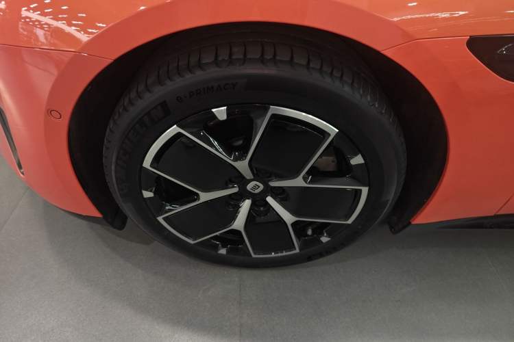 Used Xiaomi Auto SU7 2024 Rear-Drive Ultra-Long Range Advanced Pro-Level Intelligent Driving Version Left Front Wheel Hub