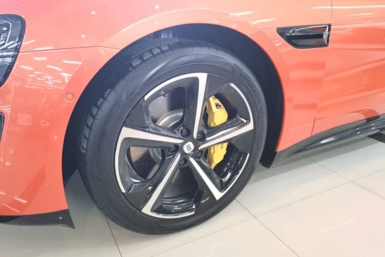 Used Xiaomi Auto SU7 2024 Four-Wheel Drive Ultra-Long Range Advanced Intelligent Driving Max Edition Left Front Wheel Hub