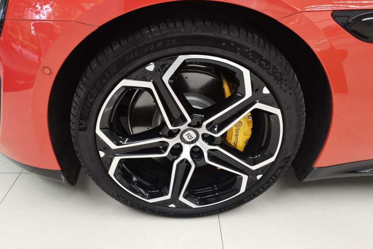Used Xiaomi Auto SU7 2024 Four-Wheel Drive Ultra-Long Range Advanced Intelligent Driving Max Edition Left Front Wheel Hub