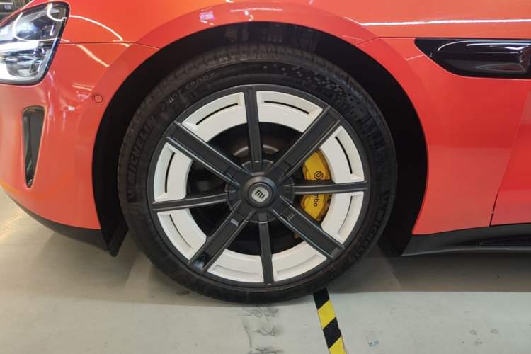 Used Xiaomi Auto SU7 2024 Four-Wheel Drive Ultra-Long Range Advanced Intelligent Driving Max Edition Left Front Wheel Hub