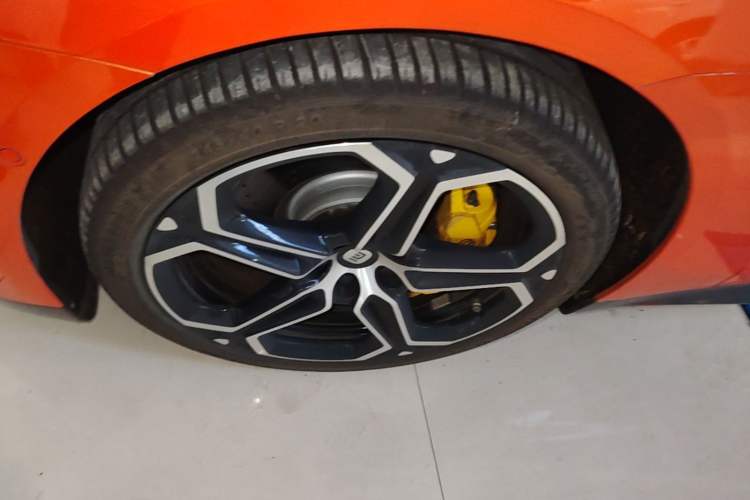 Used Xiaomi Auto SU7 2024 Rear-Drive Ultra-Long Range Advanced Pro-Level Intelligent Driving Version Left Front Wheel Hub