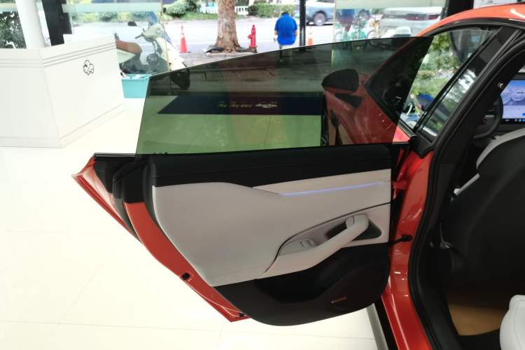 Used Xiaomi Auto SU7 2024 Four-Wheel Drive Ultra-Long Range Advanced Intelligent Driving Max Edition Left Rear Door Interior