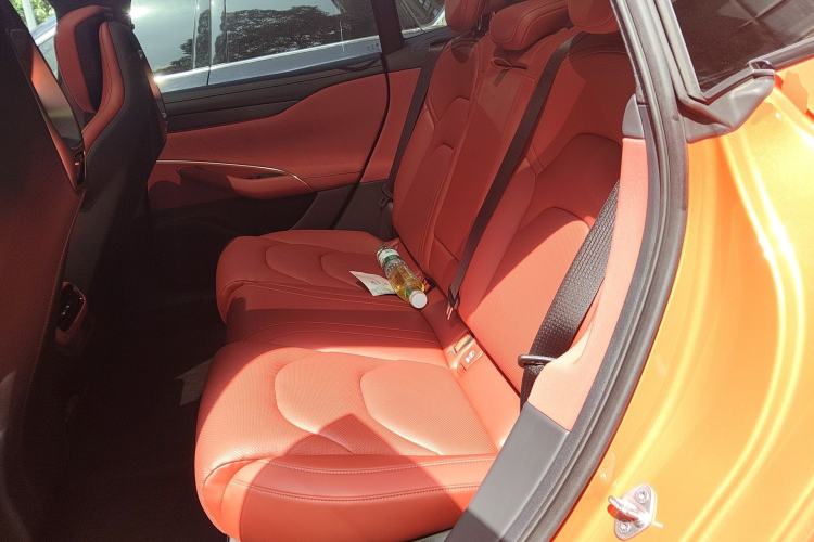 Used Xiaomi Auto SU7 2024 Rear-Drive Ultra-Long Range Advanced Pro-Level Intelligent Driving Version Left Rear Seat