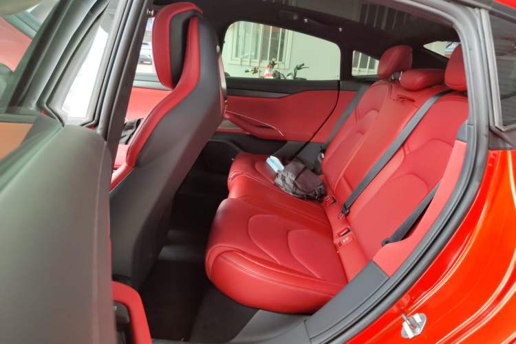 Used Xiaomi Auto SU7 2024 Four-Wheel Drive Ultra-Long Range Advanced Intelligent Driving Max Edition Left Rear Seat