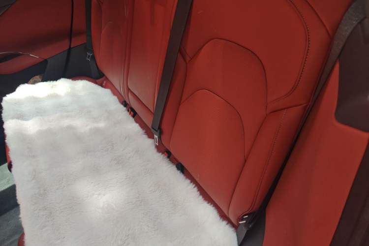Used Xiaomi Auto SU7 2024 Four-Wheel Drive Ultra-Long Range Advanced Intelligent Driving Max Edition Left Rear Seat