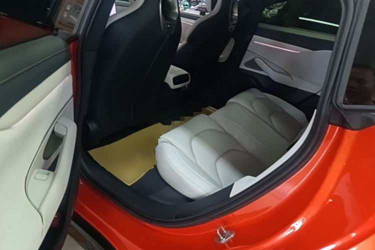 Used Xiaomi Auto SU7 2024 Four-Wheel Drive Ultra-Long Range Advanced Intelligent Driving Max Edition Left Rear Seat