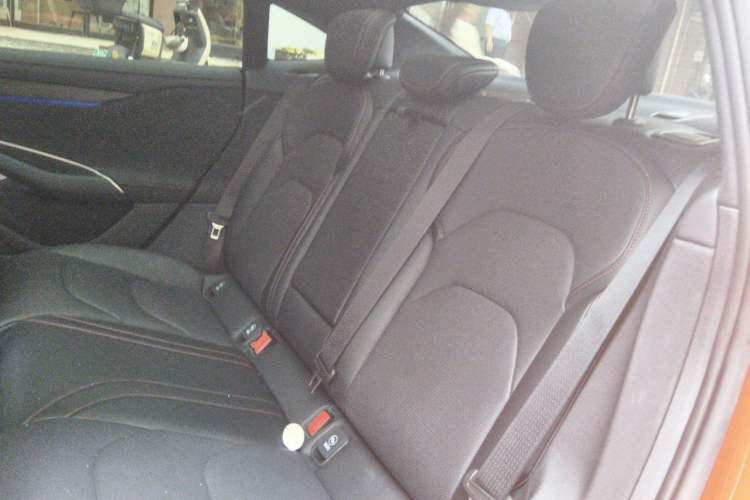 Used Xiaomi Auto SU7 2024 Four-Wheel Drive Ultra-Long Range Advanced Intelligent Driving Max Edition Left Rear Seat