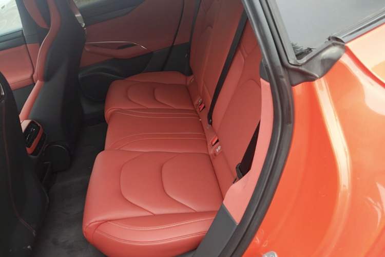 Used Xiaomi Auto SU7 2024 Rear-Drive Ultra-Long Range Advanced Pro-Level Intelligent Driving Version Left Rear Seat
