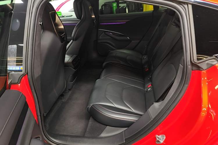 Used Xiaomi Auto SU7 2024 Four-Wheel Drive Ultra-Long Range Advanced Intelligent Driving Max Edition Left Rear Seat