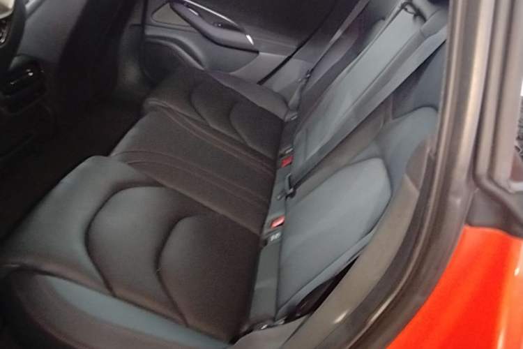 Used Xiaomi Auto SU7 2024 Rear-Drive Ultra-Long Range Advanced Pro-Level Intelligent Driving Version Left Rear Seat