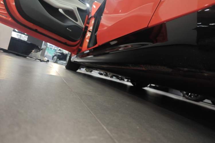 Used Xiaomi Auto SU7 2024 Rear-Drive Ultra-Long Range Advanced Pro-Level Intelligent Driving Version Left Side Sill
