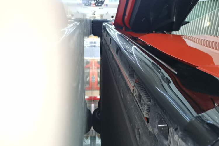 Used Xiaomi Auto SU7 2024 Four-Wheel Drive Ultra-Long Range Advanced Intelligent Driving Max Edition Left Side Sill