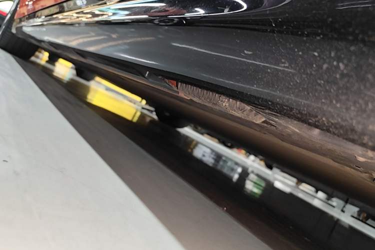 Used Xiaomi Auto SU7 2024 Four-Wheel Drive Ultra-Long Range Advanced Intelligent Driving Max Edition Left Side Sill
