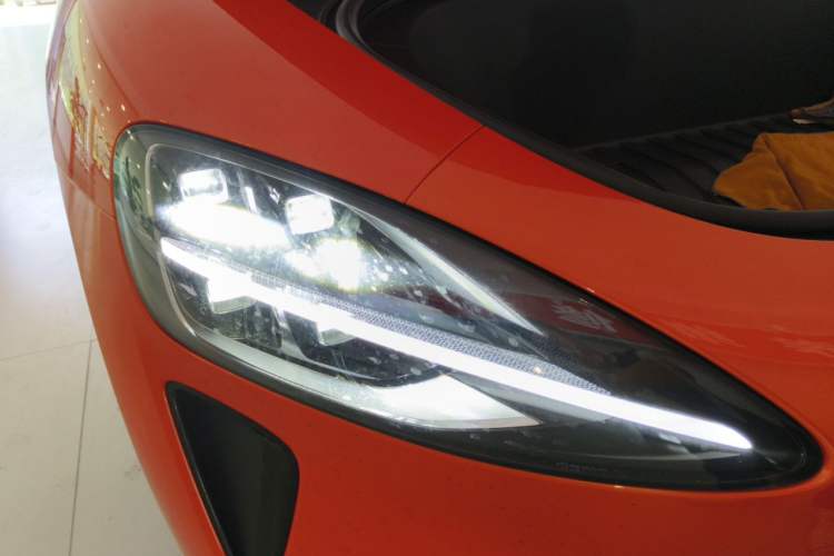 Used Xiaomi Auto SU7 2024 Four-Wheel Drive Ultra-Long Range Advanced Intelligent Driving Max Edition Right Front Headlight