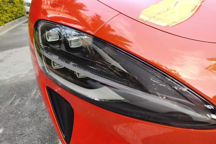 Used Xiaomi Auto SU7 2024 Rear-Drive Ultra-Long Range Advanced Pro-Level Intelligent Driving Version Right Front Headlight