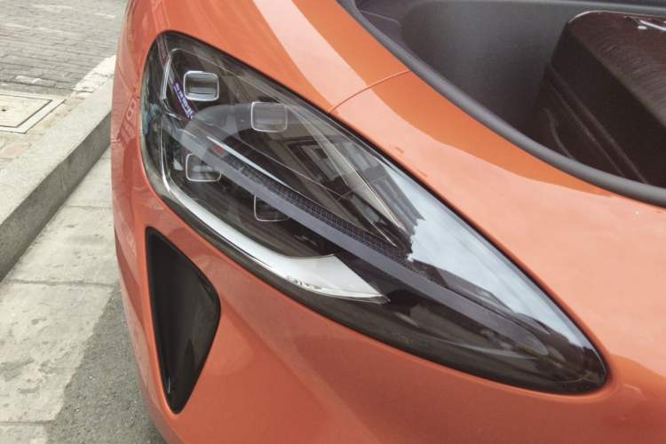 Used Xiaomi Auto SU7 2024 Four-Wheel Drive Ultra-Long Range Advanced Intelligent Driving Max Edition Right Front Headlight