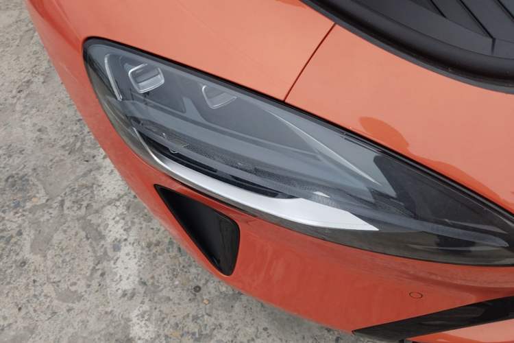 Used Xiaomi Auto SU7 2024 Rear-Drive Ultra-Long Range Advanced Pro-Level Intelligent Driving Version Right Front Headlight