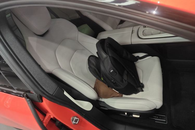 Used Xiaomi Auto SU7 2024 Rear-Drive Ultra-Long Range Advanced Pro-Level Intelligent Driving Version Right Front Seat