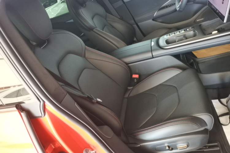 Used Xiaomi Auto SU7 2024 Four-Wheel Drive Ultra-Long Range Advanced Intelligent Driving Max Edition Right Front Seat