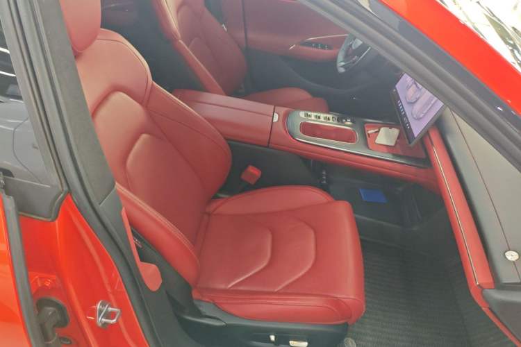Used Xiaomi Auto SU7 2024 Four-Wheel Drive Ultra-Long Range Advanced Intelligent Driving Max Edition Right Front Seat