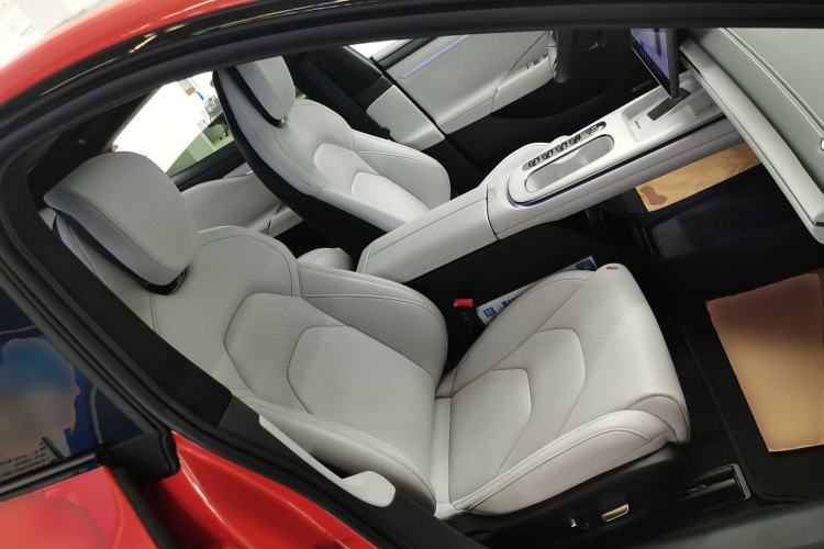 Used Xiaomi Auto SU7 2024 Four-Wheel Drive Ultra-Long Range Advanced Intelligent Driving Max Edition Right Front Seat