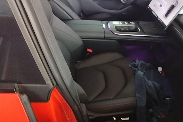 Used Xiaomi Auto SU7 2024 Rear-Drive Ultra-Long Range Advanced Pro-Level Intelligent Driving Version Right Front Seat