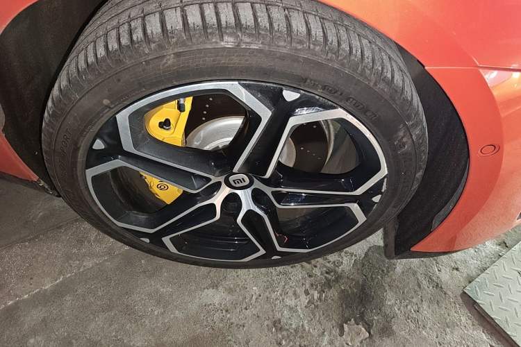Used Xiaomi Auto SU7 2024 Rear-Drive Long-Range Intelligent Driving Version Right Front Wheel Hub