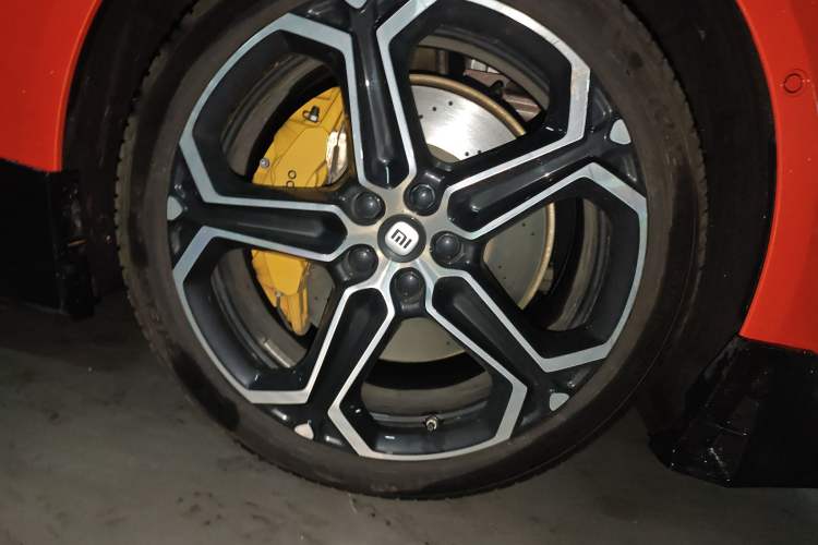 Used Xiaomi Auto SU7 2024 Rear-Drive Long-Range Intelligent Driving Version Right Front Wheel Hub
