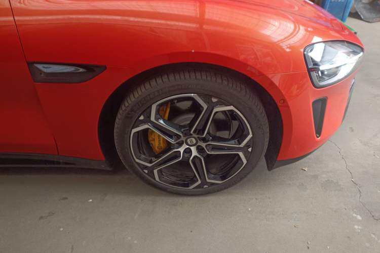 Used Xiaomi Auto SU7 2024 Rear-Drive Ultra-Long Range Advanced Pro-Level Intelligent Driving Version Right Front Wheel Hub