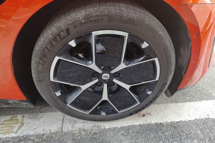 Used Xiaomi Auto SU7 2024 Rear-Drive Ultra-Long Range Advanced Pro-Level Intelligent Driving Version Right Front Wheel Hub