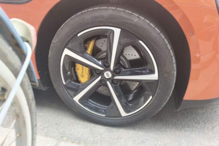 Used Xiaomi Auto SU7 2024 Four-Wheel Drive Ultra-Long Range Advanced Intelligent Driving Max Edition Right Front Wheel Hub