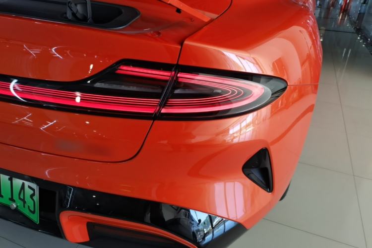 Used Xiaomi Auto SU7 2024 Four-Wheel Drive Ultra-Long Range Advanced Intelligent Driving Max Edition Right Rear Taillight