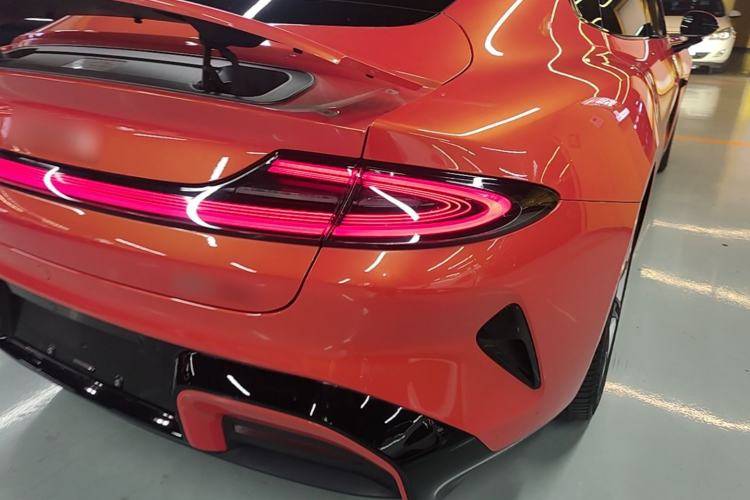 Used Xiaomi Auto SU7 2024 Four-Wheel Drive Ultra-Long Range Advanced Intelligent Driving Max Edition Right Rear Taillight