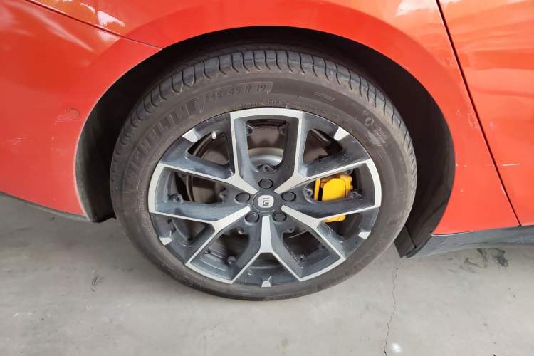 Used Xiaomi Auto SU7 2024 Four-Wheel Drive Ultra-Long Range Advanced Intelligent Driving Max Edition Right Rear Wheel Hub